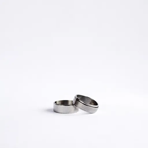 Gray agate wedding rings for couples who love subtle elegance