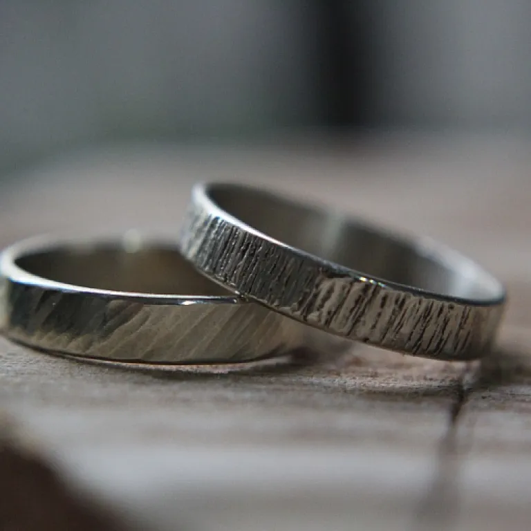 Choosing the Perfect 4mm Wedding Band for Men