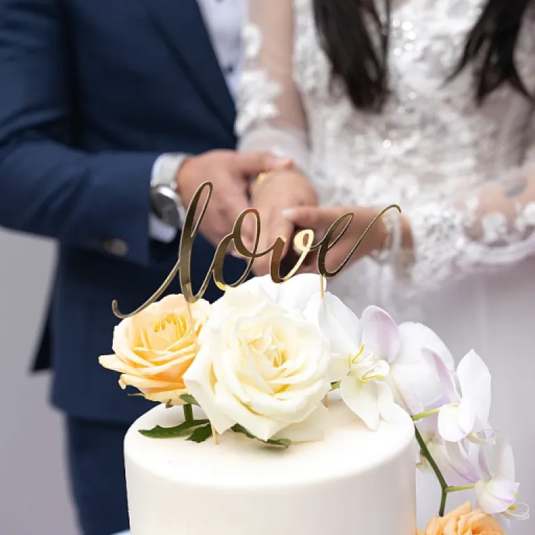 Elegant ways to showcase your wedding rings with crystal ring holders