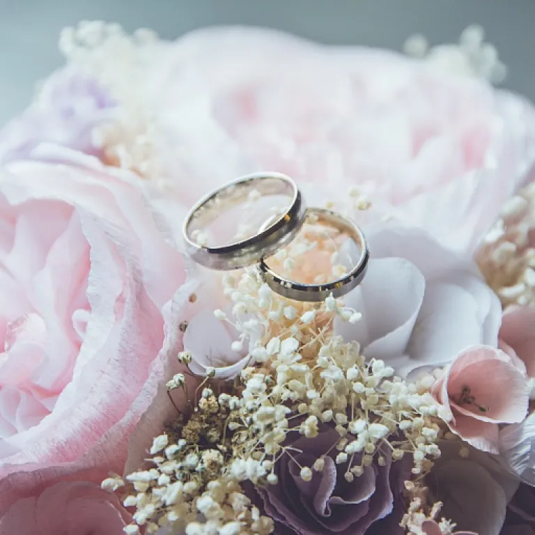 Choosing the perfect oval 3 stone ring for your wedding