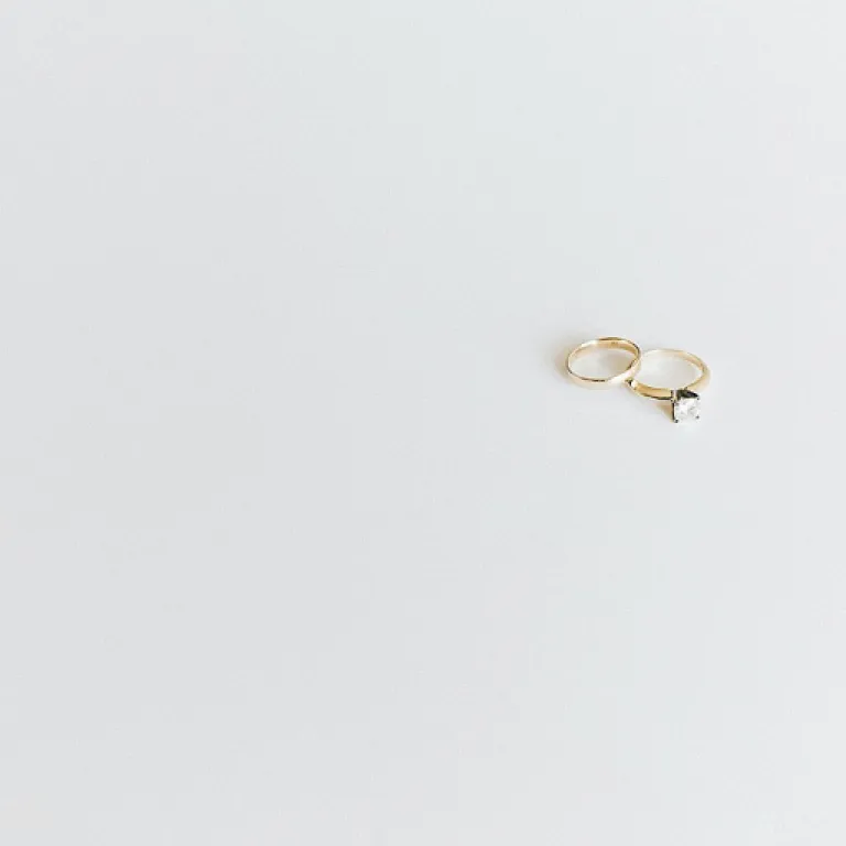 Choosing a garnet and diamond ring for your wedding