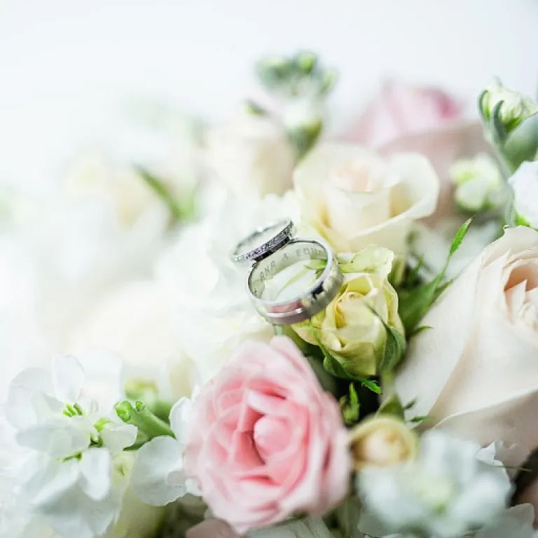 How to choose a meaningful garnet ring gold for your wedding