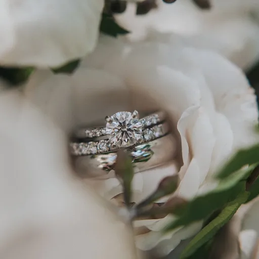 How to try on virtual engagement rings for every season of your love story