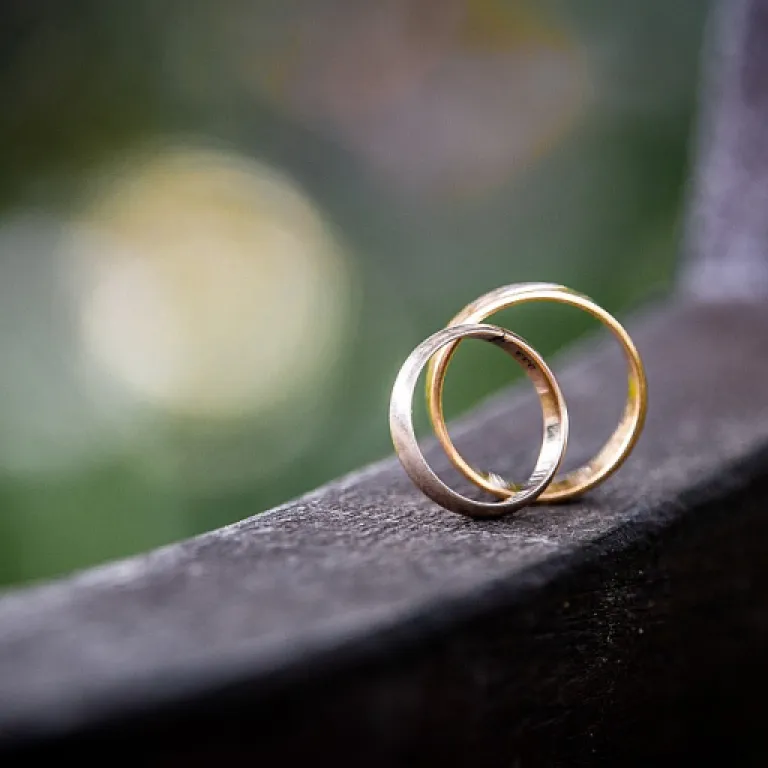 Black vs black onyx wedding rings: how to choose the right dark gemstone elegance